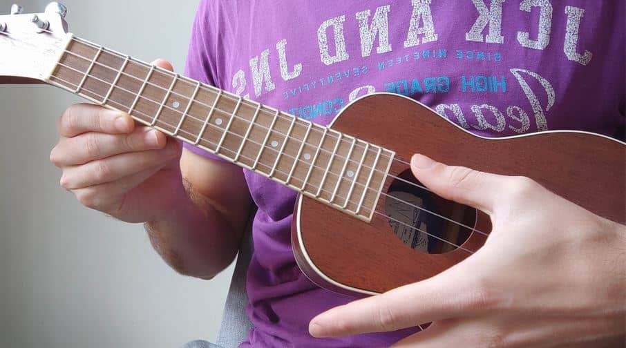 como tocar el ukelele para principiantes